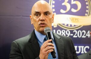 Moraes vota para condenar homem que sentou em sua cadeia
