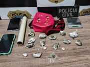 Suspeitos de tráfico e de esconder droga em bolsa infantil é preso