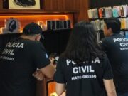 Polícia dá batida em loja de celulares e apreende 386 aparelhos