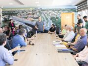 Prefeito explica ordenamento das calçadas ao setor setor de comércio e serviços