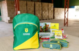Prefeitura recebe kits escolares e projeta atender todos alunos este mês