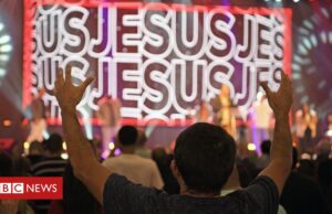 Religiões no Censo 2022: avanço evangélico perde força e outros 7 dados