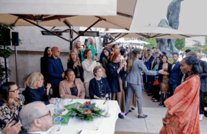 Ao lado das primeiras-damas do Brasil e França, Margareth Menezes prestigia desfile que celebra a diversidade brasileira em Paris