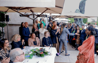 Ao lado das primeiras-damas do Brasil e França, Margareth Menezes prestigia desfile que celebra a diversidade brasileira em Paris