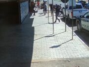 Policial é filmado agredindo mulher, que cai no chão; veja