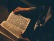 Brasil tem menor parcela de católicos da história; evangélicos batem recorde | Censo