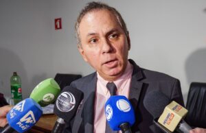 Vereador pede convocação de Emanuel para explicar contrato