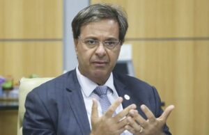 PF faz buscas contra Mauro Cid e prende ex-ministro Gilson Machado