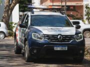 Esfaqueada, mulher fica com vísceras expostas, mas sobrevive