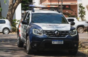 Esfaqueada, mulher fica com vísceras expostas, mas sobrevive