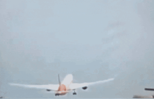 Avião com mais de 240 pessoas a bordo cai na Índia; ao menos 40 mortos, diz imprensa | Mundo