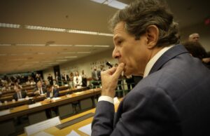 Saída para o IOF é ir à Justiça ou fazer um novo corte, afirma Haddad após Congresso vetar decreto