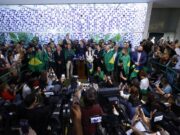 Centrão se afasta de Bolsonaro e vê Lula com cautela