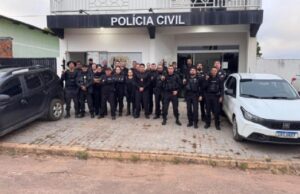 15:07 –
Operação prende 15 faccionados envolvidos com 'narcocrédito', sistema de empréstimos interno para financiar o tráfico