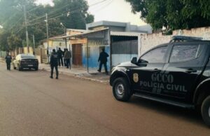 07:20 –
Polícia Civil cumpre 21 prisões de faccionados que atuavam na expansão da organização criminosa em Sorriso e região