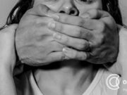 12:25 – 
							Homem de 37 anos é preso após dar 'tesourada' na esposa e enforcá-la