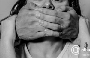 12:25 –
Homem de 37 anos é preso após dar 'tesourada' na esposa e enforcá-la