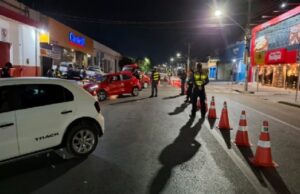 11:45 –
Doze motoristas são presos por embriaguez em nova Operação Lei Seca em Cuiabá
