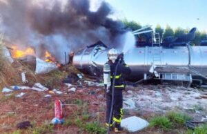 14:44 –
Colisão entre carretas carregadas com proteína animal e óleo vegetal causa morte de motoristas em rodovia