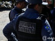 15:44 – 
							Funcionário embriagado quebra alojamento com barra de ferro, ameaça colegas com faca e é contido pela PM