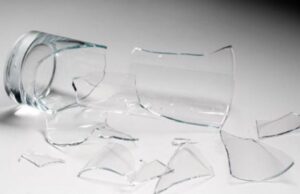 12:19 –
Adolescente de 17 anos atira copo de vidro contra padrasto para proteger mãe de agressão