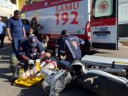 15:10 – 
							Gestante de seis meses sofre fratura exposta em batida envolvendo motocicleta e dois carros