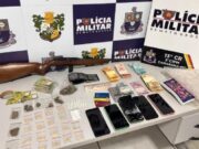 17:45 –
Faccionados são presos e um acaba baleado durante confronto em fuga