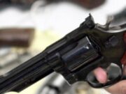 14:27 –
Homem é baleado em frente de casa após ser abordado por dupla em motocicleta