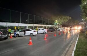 10:10 –
Edições da Operação Lei Seca resultam em 9 prisões e 43 veículos removidos em Cuiabá