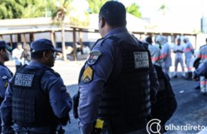 11:10 –
Policial militar é empurrado durante confusão em condomínio; oito foram conduzidos