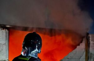 15:33 –
Incêndio destrói loja de autopeças em avenida de Cuiabá