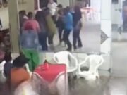 17:12 –
Vídeo mostra momento em que homem é esfaqueado em bar