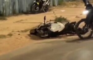 15:20 –
Dois ficam feridos após motorista de Ranger bater em motocicleta de alta cilindrada na MT-010; veja vídeo
