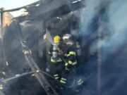 18:05 –
Casa pega fogo e fumaça densa assusta moradores; bombeiros evitam propagação