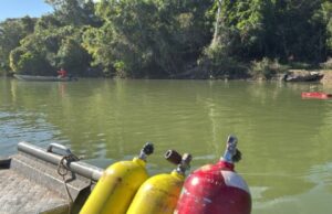 09:29 –
Bombeiros encontram os corpos de criança e dois homens que se afogaram no Rio Pindaíba