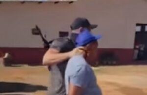 14:25 –
Coordenador de Secretaria de Obras condenado por roubo é preso dentro de prefeitura