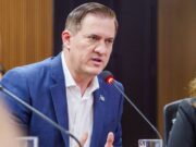 Secretário apresenta dados e alfineta ex-governador: “Fala muito”