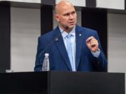 Abilio retira projeto sobre pagamento de férias aos professores