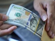 Moraes manda investigar operações de câmbio suspeitas feitas antes do ‘tarifaço’ de Trump | Finanças