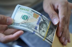 Moraes manda investigar operações de câmbio suspeitas feitas antes do ‘tarifaço’ de Trump | Finanças