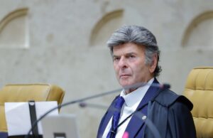 Fux diverge de Moraes e vota contra tornozeleira eletrônica para Bolsonaro