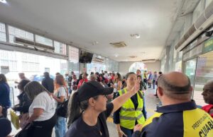 Vice-prefeita e arquiteta vistoriam pontos de ônibus e pontuam demandas