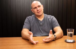 Abilio publica decreto impondo limite a empréstimos consignados