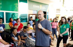 Prefeito visita pontos de inscrição do Casa Cuiabana e esclarece dúvidas