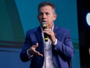 É hora de ter juízo e sensatez; não adianta dobrar a aposta