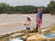 Acampamento de verão anuncia 27 mortes de meninas e monitoras por enchentes no Texas; mais de 80 morreram no estado | Mundo