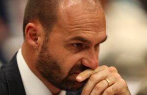 Licença do mandato de Eduardo Bolsonaro na Câmara termina hoje