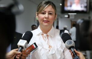 Abílio confirma ex-interventora como futura secretária de Saúde