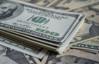 Ibovespa bate 140 mil pontos e renova recorde; dólar tem menor valor em mais de 1 ano | Economia