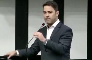 Ex-secretário cita “conspirações” e “falta de verdade” na Câmara